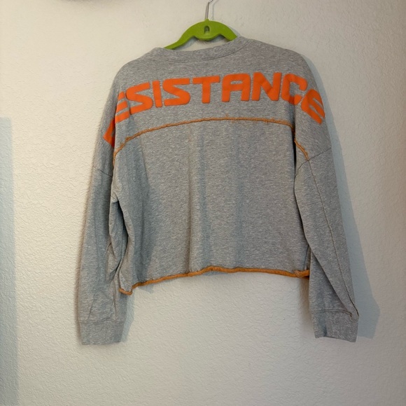 Star Wars: The Rise Of Skywalker Resistance Raw-Edge Athletic Jersey crop - Picture 4 of 11